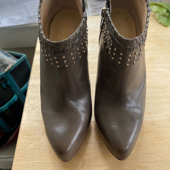 Studded heels - Picture 3 of 6